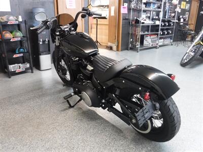 2018 Harley-Davidson Street Bob   - Photo 16 - Kingman, KS 67068