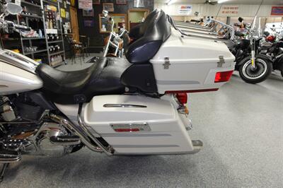 2008 Harley-Davidson Ultra Classic CVO   - Photo 28 - Kingman, KS 67068