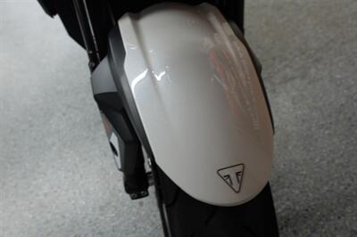2024 Triumph Street Triple R - Photo 10 - Kingman, KS 67068