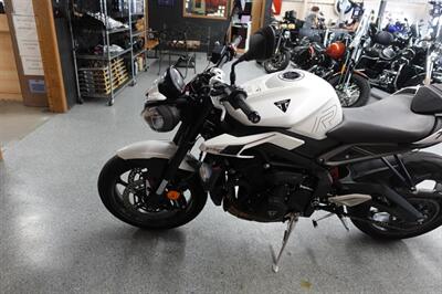 2024 Triumph Street Triple R - Photo 24 - Kingman, KS 67068