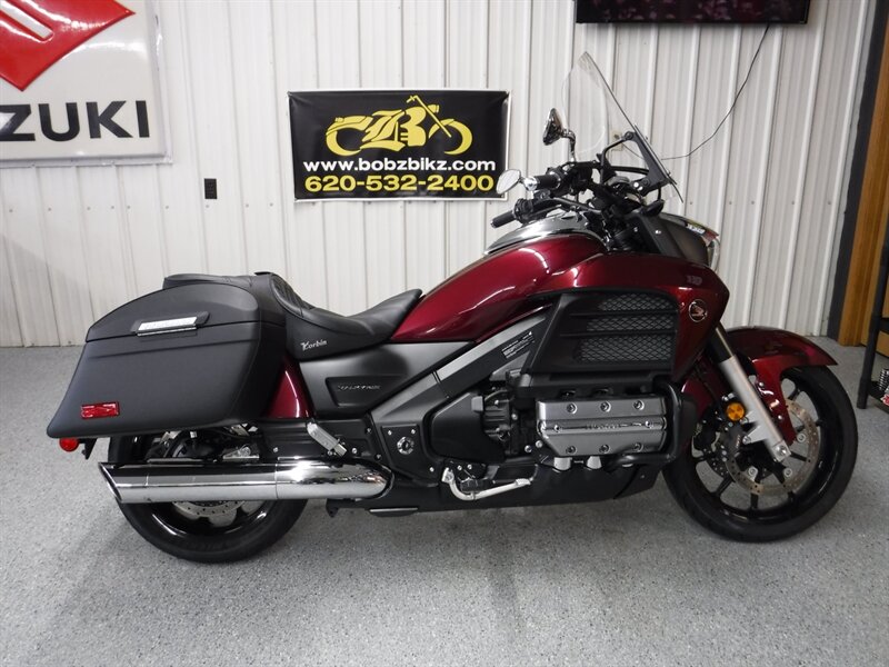 Honda hot sale valkyrie saddlebags