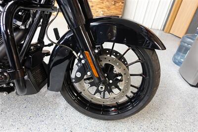 2019 Harley-Davidson Street Glide Special   - Photo 9 - Kingman, KS 67068