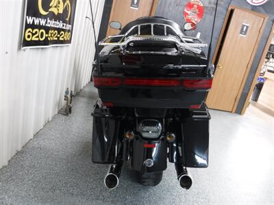 2010 Harley-Davidson Ultra Classic CVO   - Photo 16 - Kingman, KS 67068