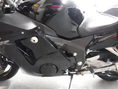 1998 Honda CBR 1100 XX Blackbird   - Photo 23 - Kingman, KS 67068