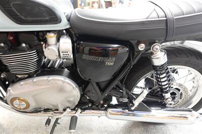 2023 Triumph Bonneville T120 Chrome Edition   - Photo 27 - Kingman, KS 67068
