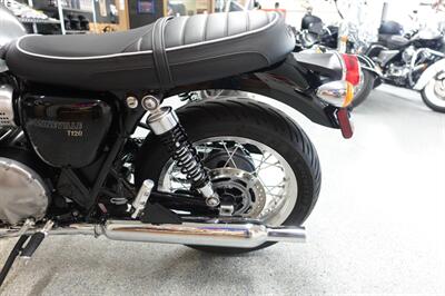 2023 Triumph Bonneville T120 Chrome Edition   - Photo 28 - Kingman, KS 67068