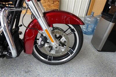 2017 Harley-Davidson Street Glide Special   - Photo 9 - Kingman, KS 67068