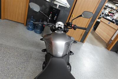 2024 Triumph Street Triple R   - Photo 32 - Kingman, KS 67068