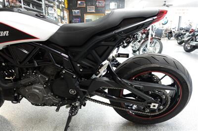 2022 Indian FTR 1200 S White Smoke   - Photo 17 - Kingman, KS 67068