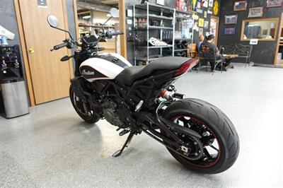 2022 Indian FTR 1200 S White Smoke   - Photo 6 - Kingman, KS 67068