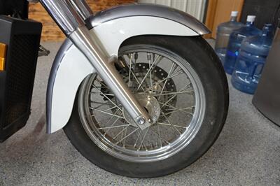 2001 Honda Shadow 750 ACE Deluxe   - Photo 13 - Kingman, KS 67068