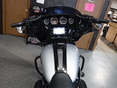 2019 Harley-Davidson Street Glide Special   - Photo 16 - Kingman, KS 67068