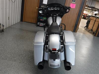 2019 Harley-Davidson Street Glide Special   - Photo 12 - Kingman, KS 67068