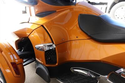 2014 Can-Am Spyder RT Limited SE6   - Photo 35 - Kingman, KS 67068