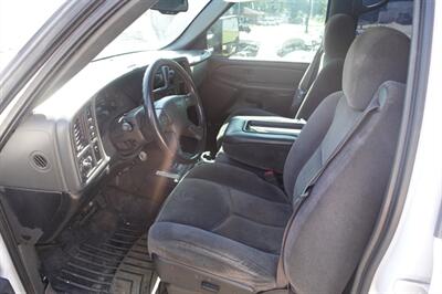 2005 Chevrolet Silverado 2500 HD Crew Cab - Photo 29 - Kingman, KS 67068