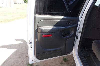 2005 Chevrolet Silverado 2500 HD Crew Cab - Photo 32 - Kingman, KS 67068