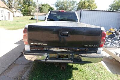 2005 Chevrolet Silverado 2500 HD Crew Cab - Photo 6 - Kingman, KS 67068