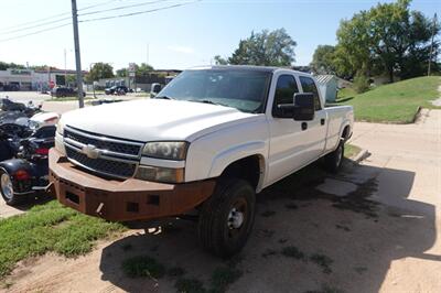 2005 Chevrolet Silverado 2500 HD Crew Cab - Photo 2 - Kingman, KS 67068