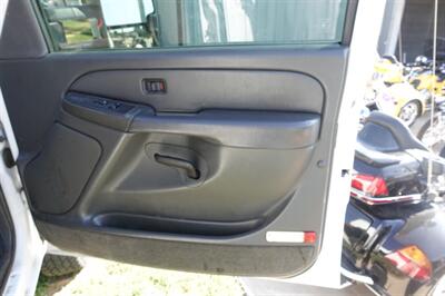 2005 Chevrolet Silverado 2500 HD Crew Cab - Photo 34 - Kingman, KS 67068