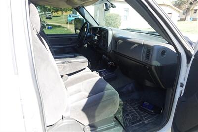 2005 Chevrolet Silverado 2500 HD Crew Cab - Photo 33 - Kingman, KS 67068