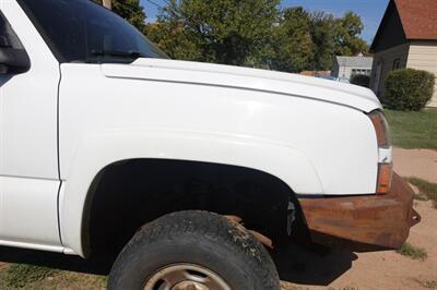 2005 Chevrolet Silverado 2500 HD Crew Cab - Photo 16 - Kingman, KS 67068