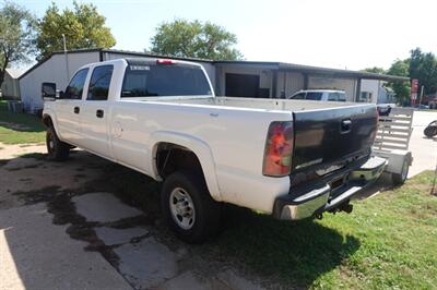 2005 Chevrolet Silverado 2500 HD Crew Cab - Photo 7 - Kingman, KS 67068