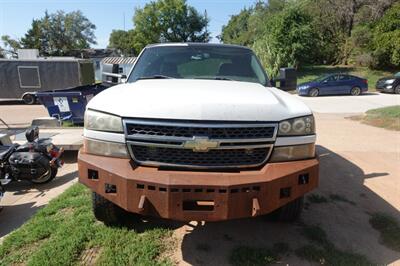 2005 Chevrolet Silverado 2500 HD Crew Cab - Photo 3 - Kingman, KS 67068