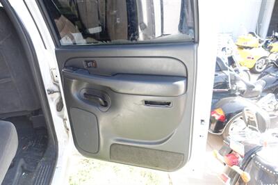 2005 Chevrolet Silverado 2500 HD Crew Cab - Photo 36 - Kingman, KS 67068