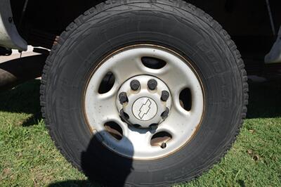 2005 Chevrolet Silverado 2500 HD Crew Cab - Photo 19 - Kingman, KS 67068