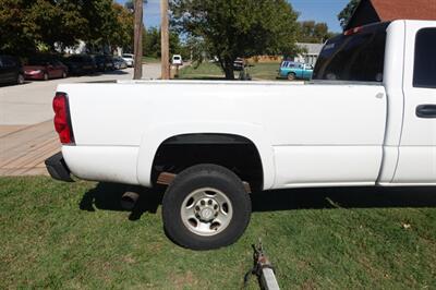 2005 Chevrolet Silverado 2500 HD Crew Cab - Photo 18 - Kingman, KS 67068