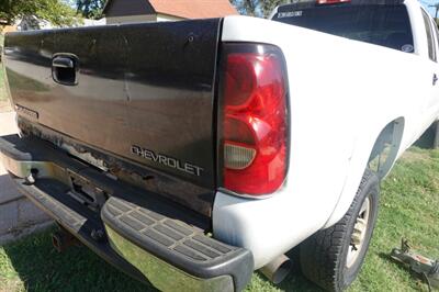 2005 Chevrolet Silverado 2500 HD Crew Cab - Photo 21 - Kingman, KS 67068