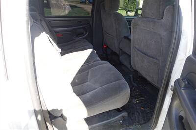 2005 Chevrolet Silverado 2500 HD Crew Cab - Photo 35 - Kingman, KS 67068