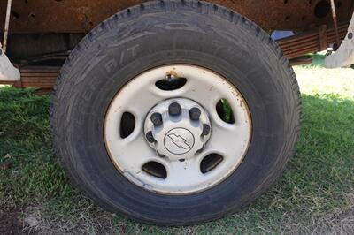 2005 Chevrolet Silverado 2500 HD Crew Cab - Photo 12 - Kingman, KS 67068