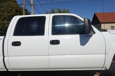 2005 Chevrolet Silverado 2500 HD Crew Cab - Photo 17 - Kingman, KS 67068