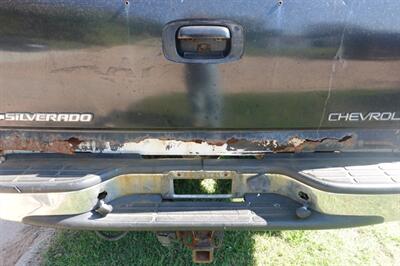 2005 Chevrolet Silverado 2500 HD Crew Cab - Photo 22 - Kingman, KS 67068