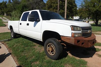 2005 Chevrolet Silverado 2500 HD Crew Cab - Photo 4 - Kingman, KS 67068