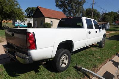 2005 Chevrolet Silverado 2500 HD Crew Cab - Photo 5 - Kingman, KS 67068