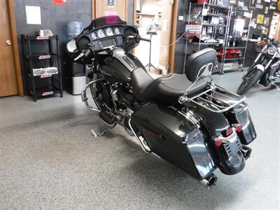 2018 Harley-Davidson Street Glide - Photo 20 - Kingman, KS 67068