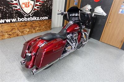 2017 Harley-Davidson Street Glide   - Photo 8 - Kingman, KS 67068