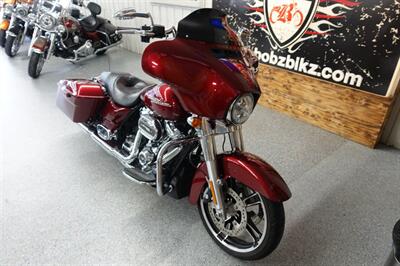 2017 Harley-Davidson Street Glide   - Photo 2 - Kingman, KS 67068