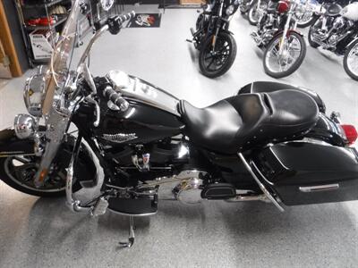 2019 Harley-Davidson Road King - Photo 5 - Kingman, KS 67068