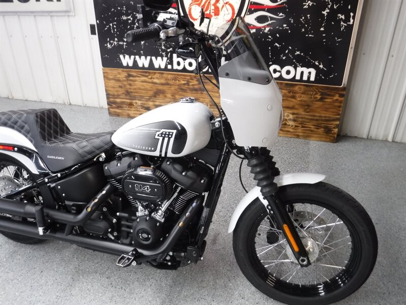 2021 white street bob