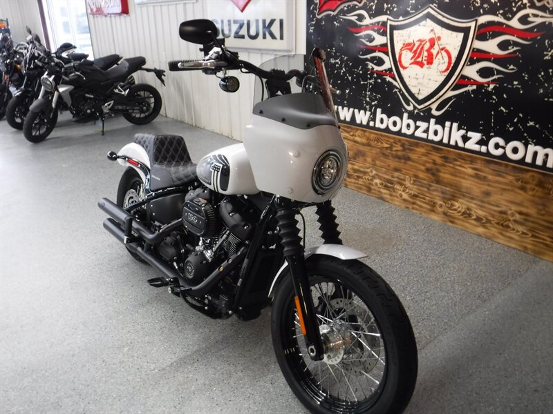 2021 white street bob