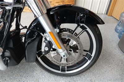 2018 Harley-Davidson Road Glide   - Photo 9 - Kingman, KS 67068