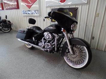 2011 Harley-Davidson Street Glide   - Photo 2 - Kingman, KS 67068