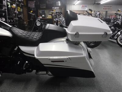 2012 Harley-Davidson Road Glide Custom CVO   - Photo 19 - Kingman, KS 67068