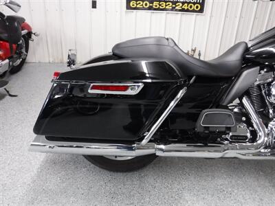 2018 Harley-Davidson Ultra Classic   - Photo 10 - Kingman, KS 67068