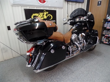 2016 Indian Roadmaster Thunder Black   - Photo 11 - Kingman, KS 67068