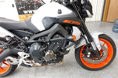 2020 Yamaha MT-09 - Photo 10 - Kingman, KS 67068