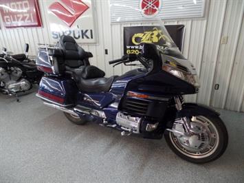 2000 Honda Gold Wing 1500 Anniversary   - Photo 2 - Kingman, KS 67068